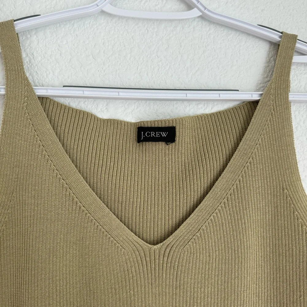 J. Crew olive asparagus green v-neck ribbed cropped tank top size S / M